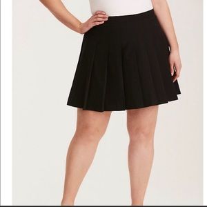 Black pleated skirt size 18